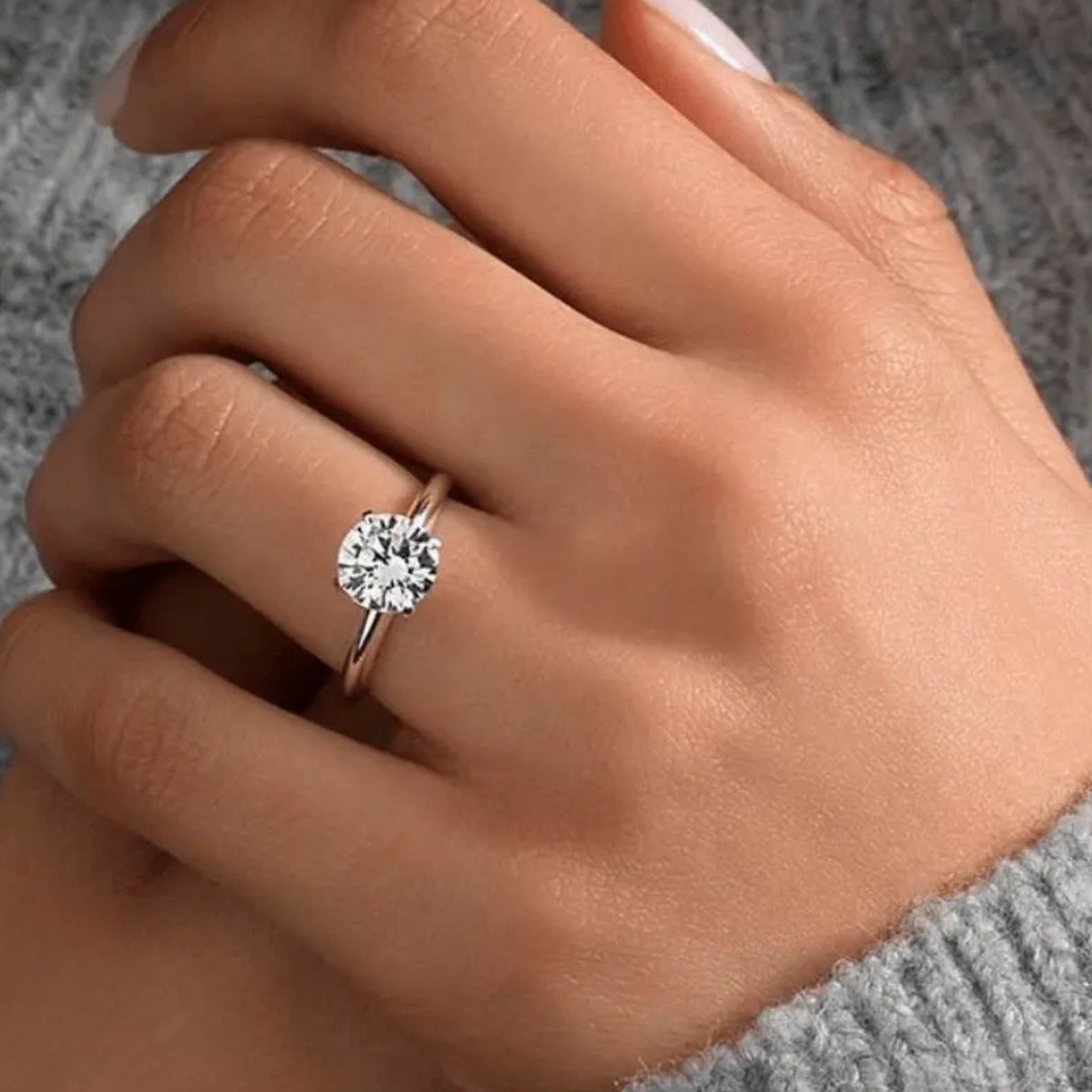 JENN’S 1.0CT ROUND ADJ RING