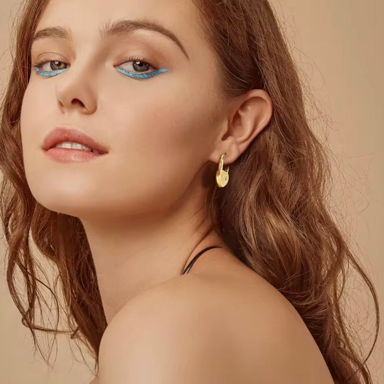 PAVE HEART LOCK HUGGIE