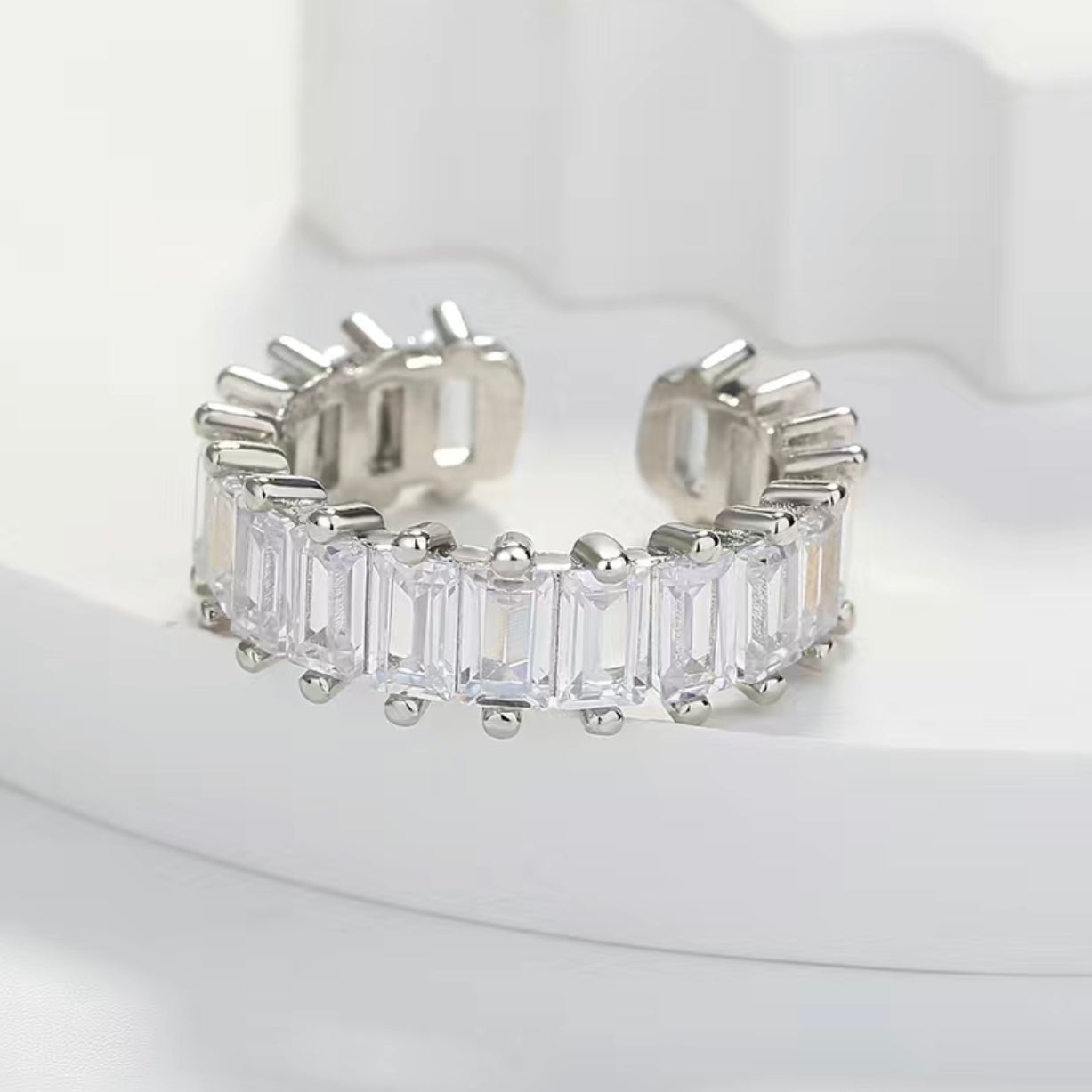 VANITY BAGUETTE OPENING RING