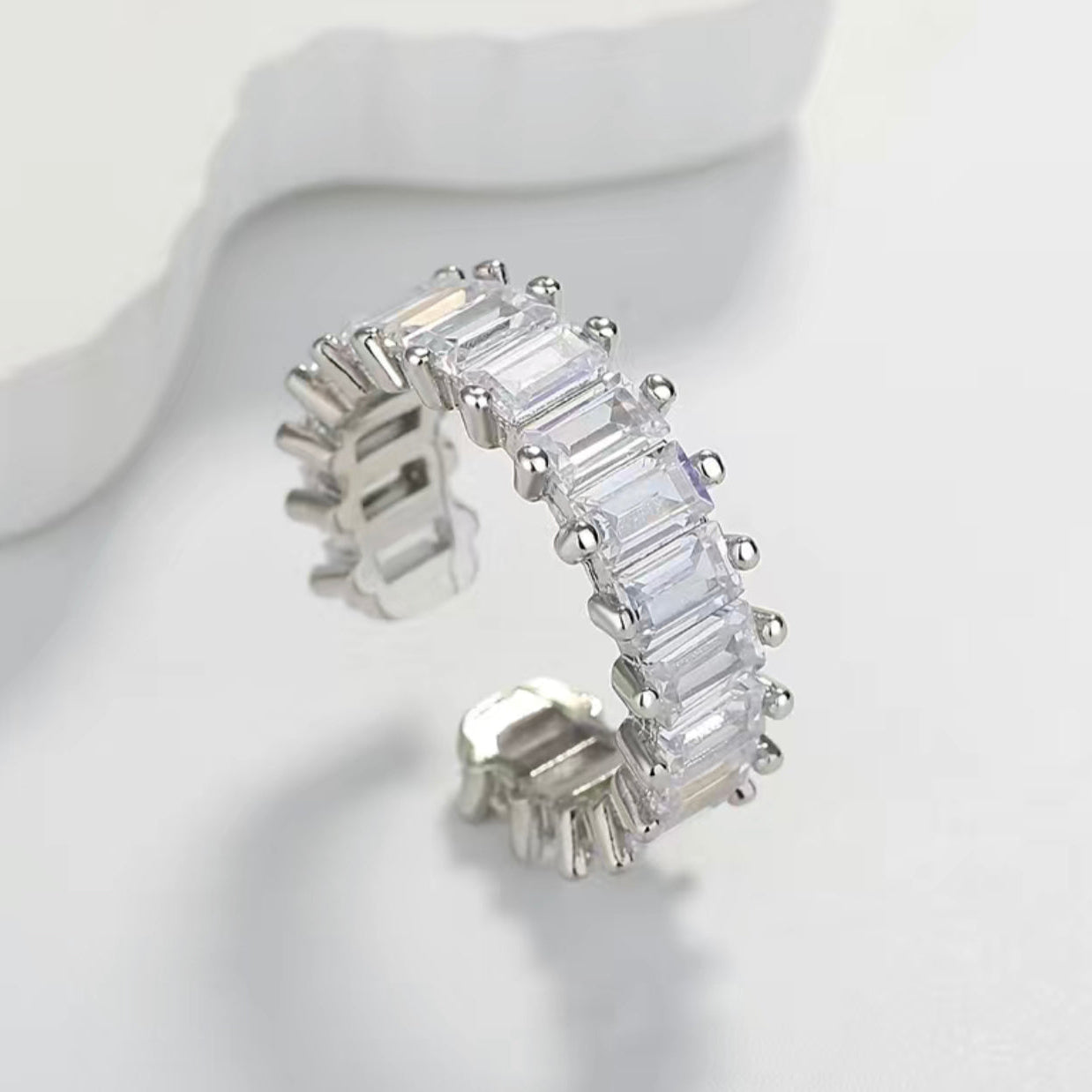 VANITY BAGUETTE OPENING RING